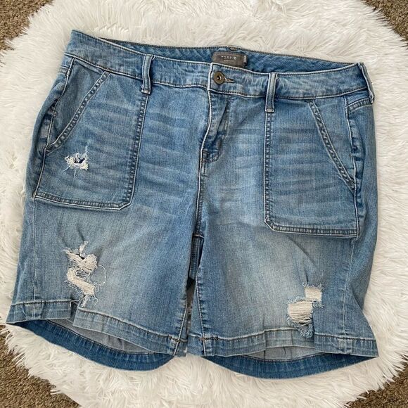 Torrid Jean Shorts Stretchy Distressed Womens Size 18 - Picture 1 of 5